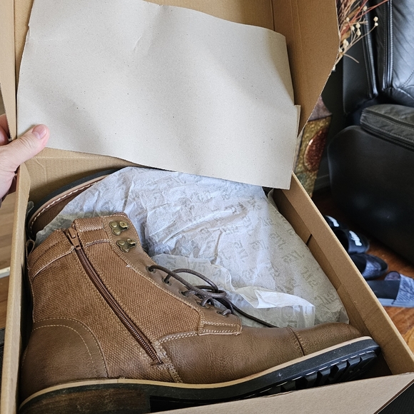 J75 Boots for men's New in Box - Picture 2 of 7